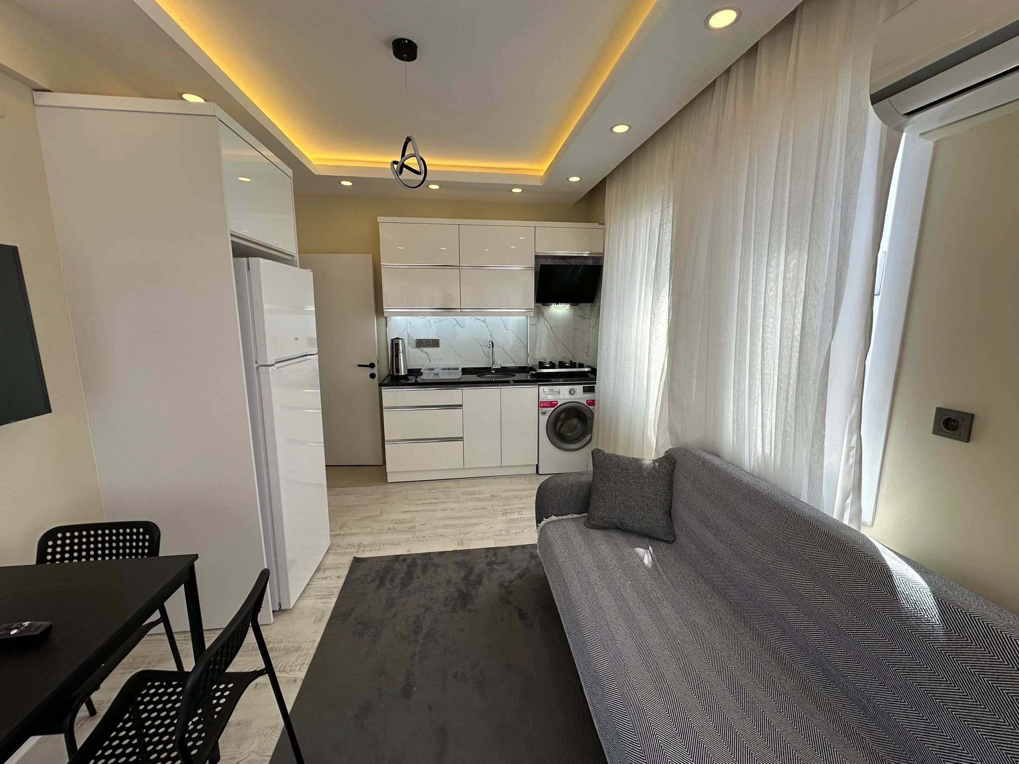 Fethiye merkez 1+1 apart otel salon ve oturma alanı — Alas Garden city Apart otel